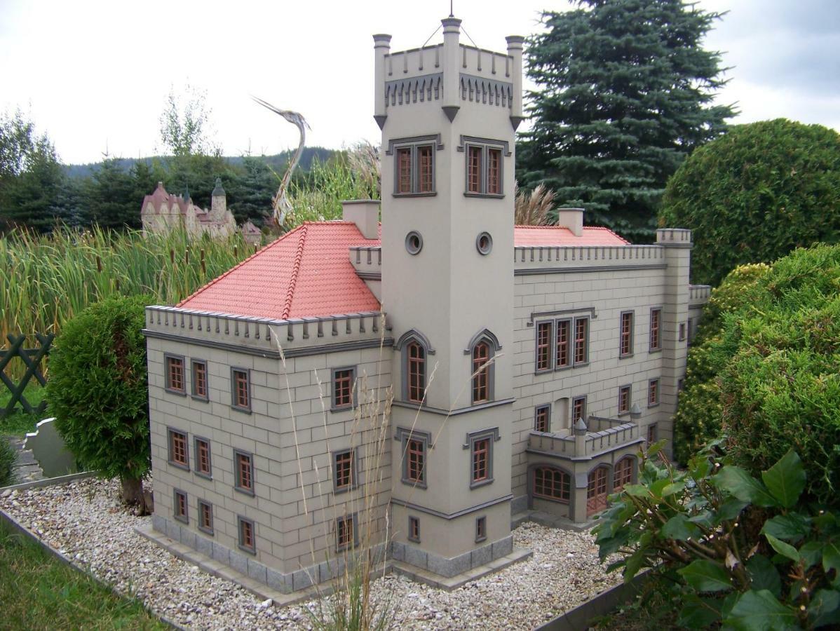 Palac Dabrowica Dabrowica  Exterior photo